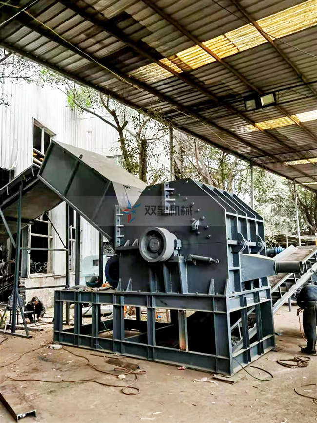 廢鋁破碎機(jī)生產(chǎn)線上?？蛻粼O(shè)備現(xiàn)場(chǎng)實(shí)拍