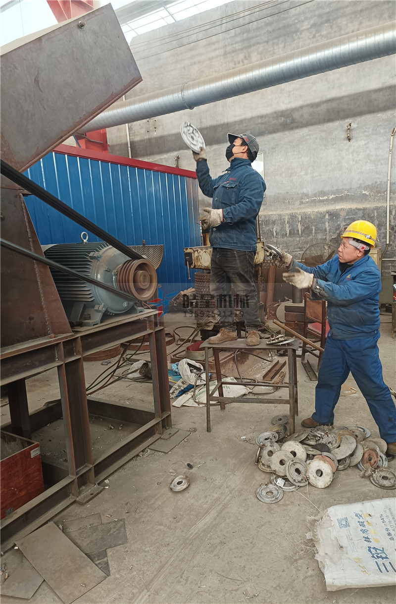 廢鋁破碎機對電加熱鋁板鋁加熱板破碎處理試機 <a target='_blank'><span>廢鋁破碎機</span></a>對電加熱鋁板鋁加熱板破碎處理試機